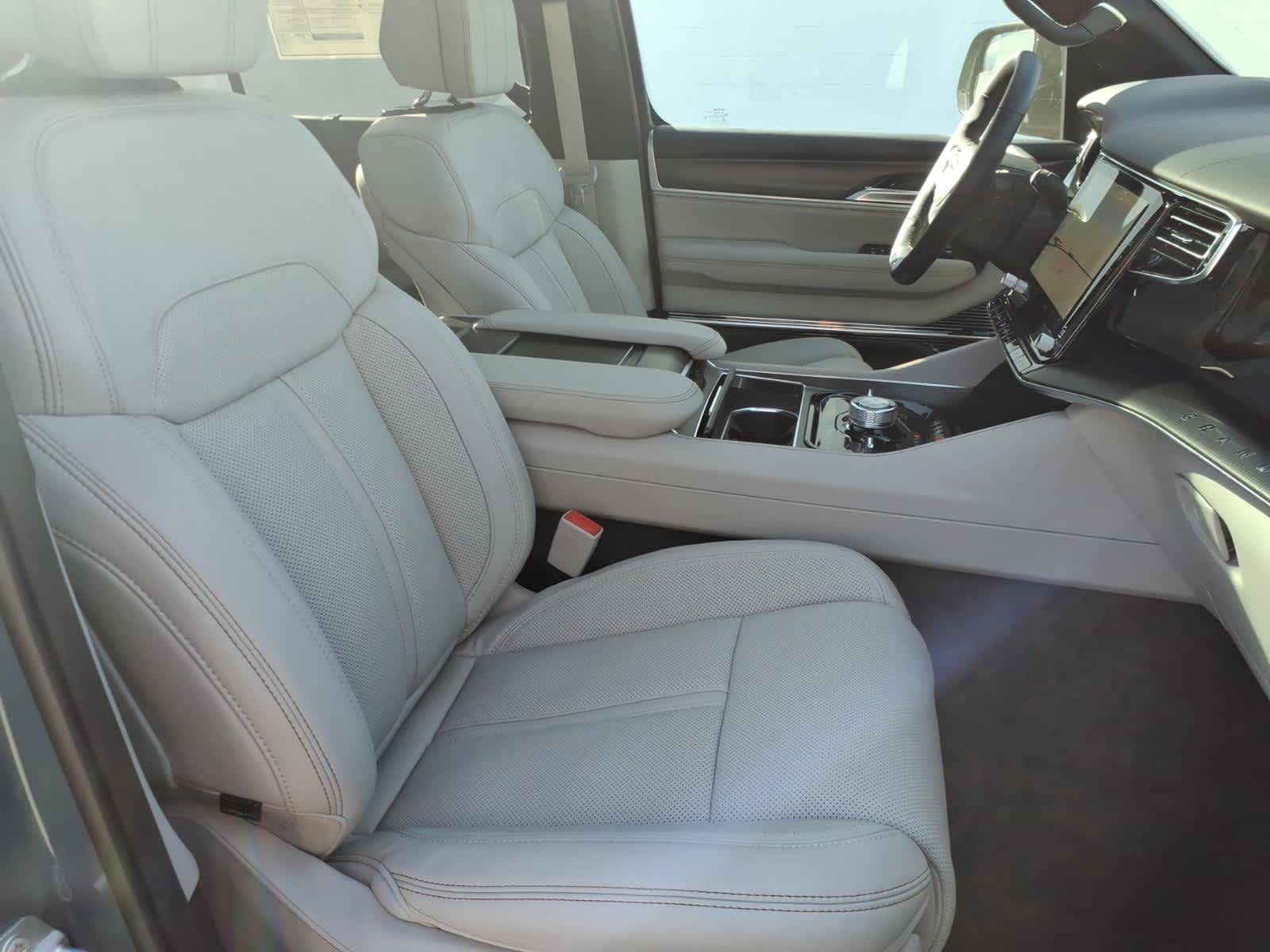 2026 Jeep Grand Wagoneer GRAND WAGONEER SUMMIT OBSIDIAN 4X4