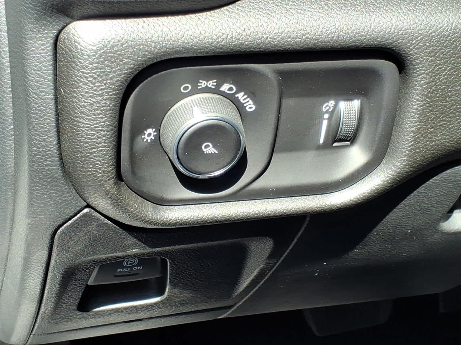 2026 RAM 1500 RAM 1500 TRADESMAN QUAD CAB 4X2 6'4' BOX