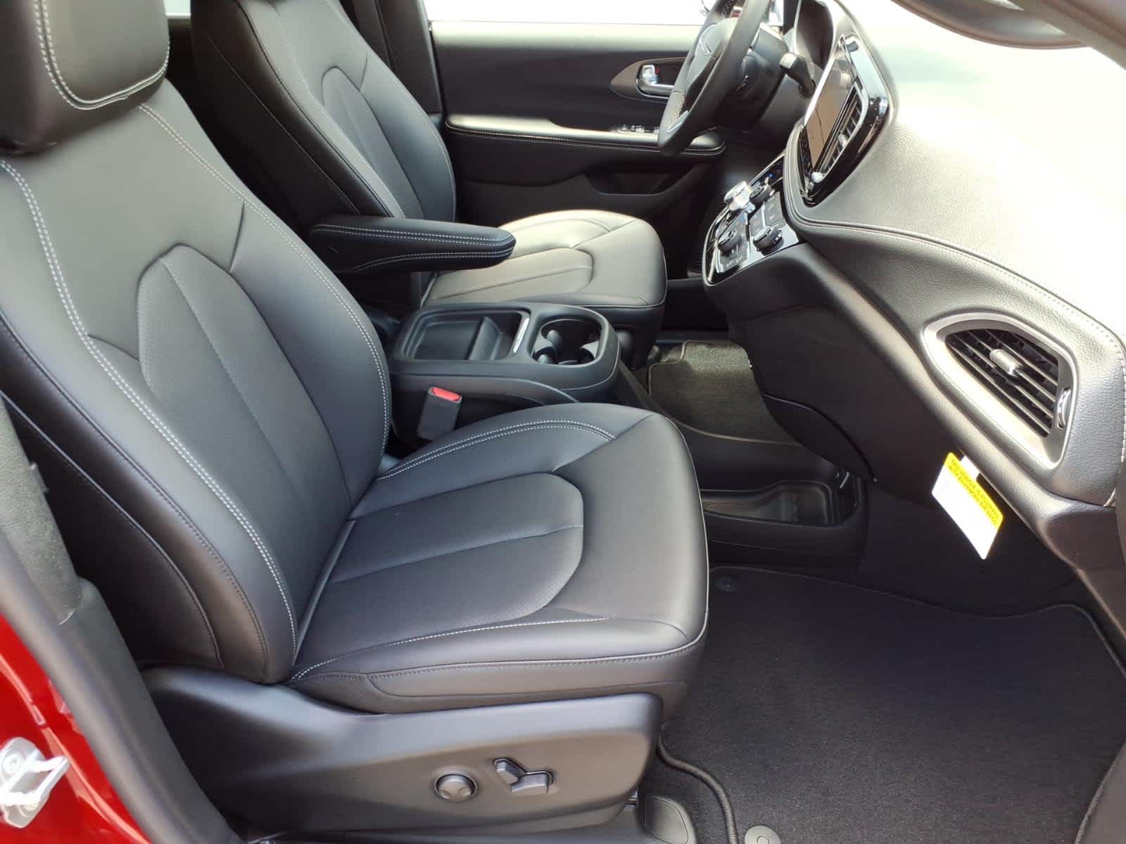 2027 Chrysler Pacifica PACIFICA SELECT