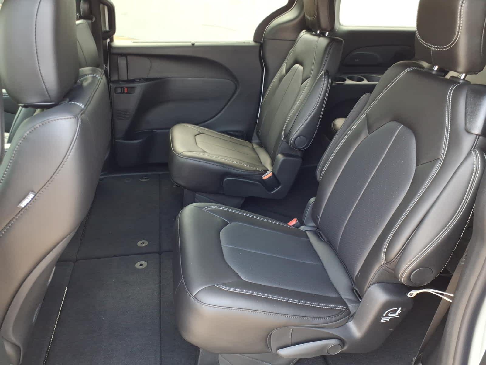 2027 Chrysler Pacifica PACIFICA SELECT