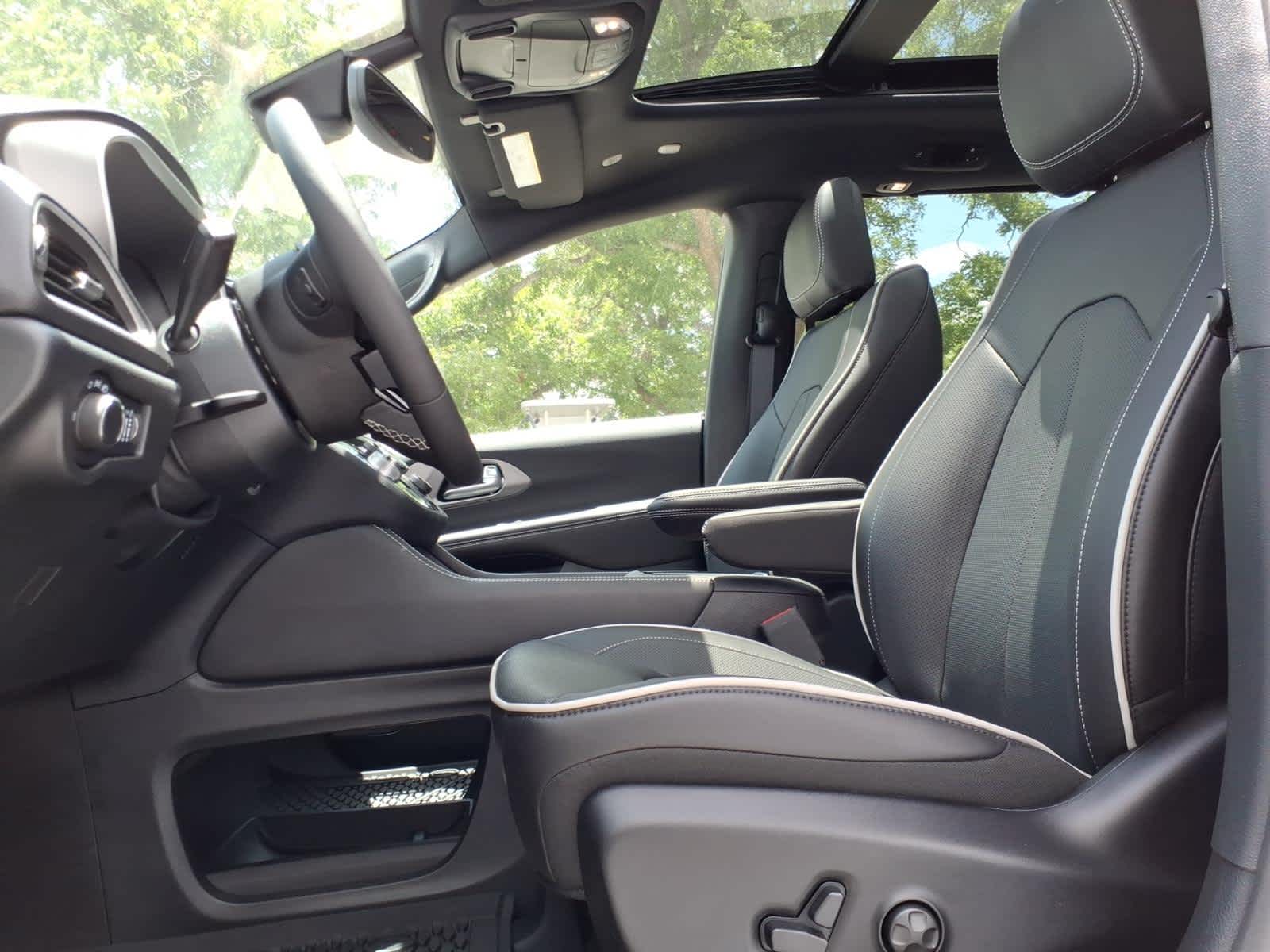 2027 Chrysler Pacifica PACIFICA LIMITED