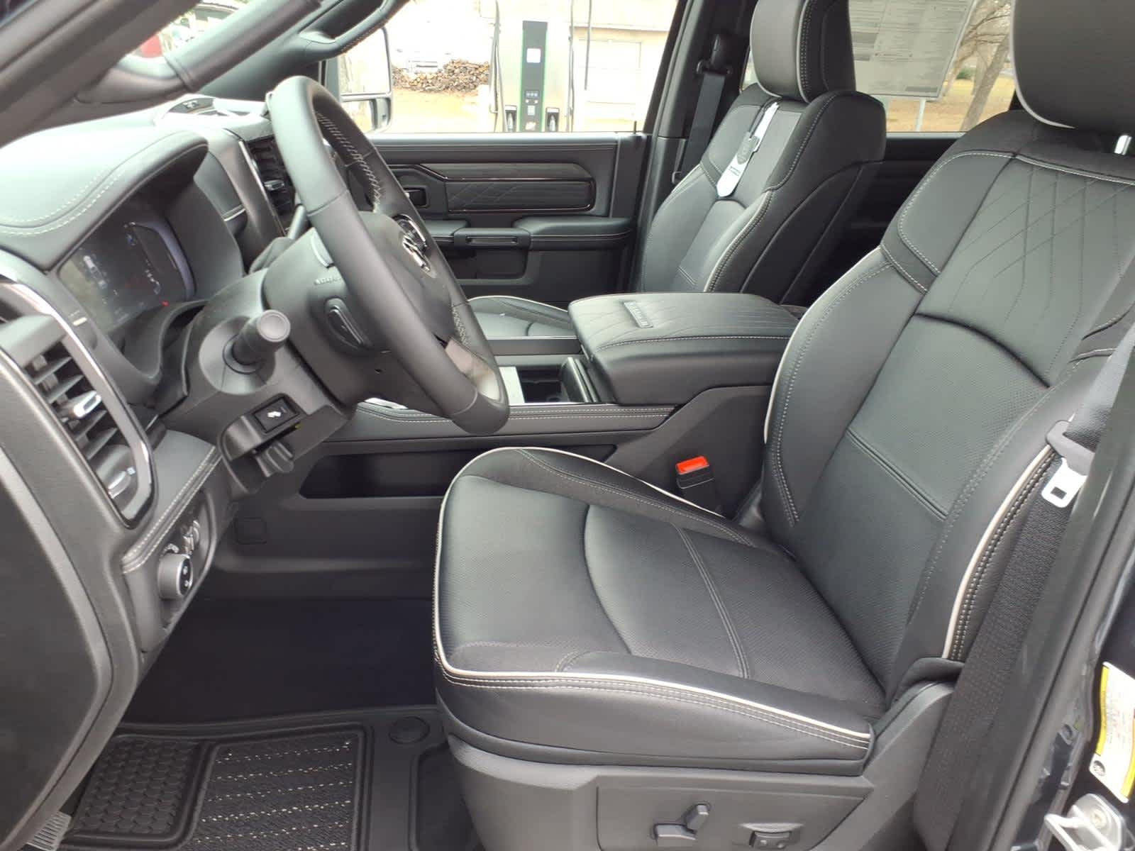 2026 RAM Ram 3500 RAM 3500 LIMITED MEGA CAB 4X4 6'4' BOX