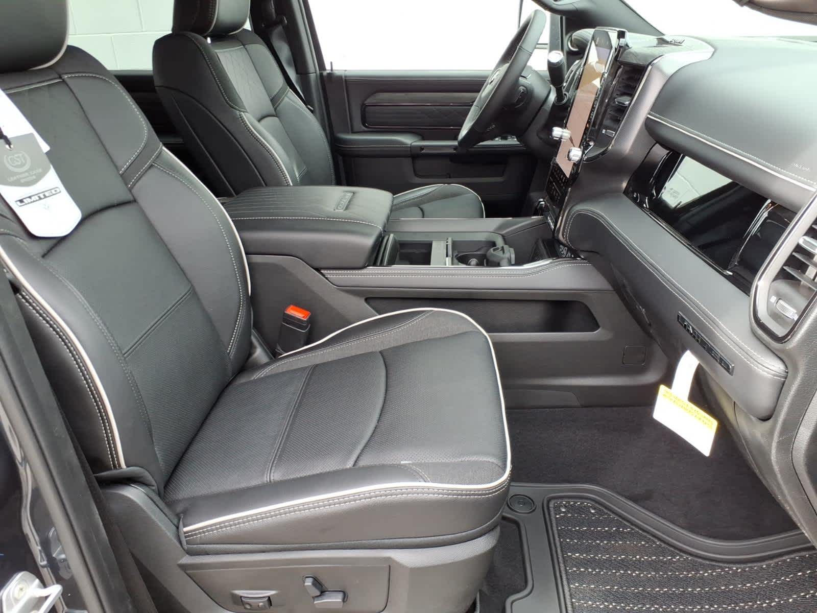 2026 RAM Ram 3500 RAM 3500 LIMITED MEGA CAB 4X4 6'4' BOX