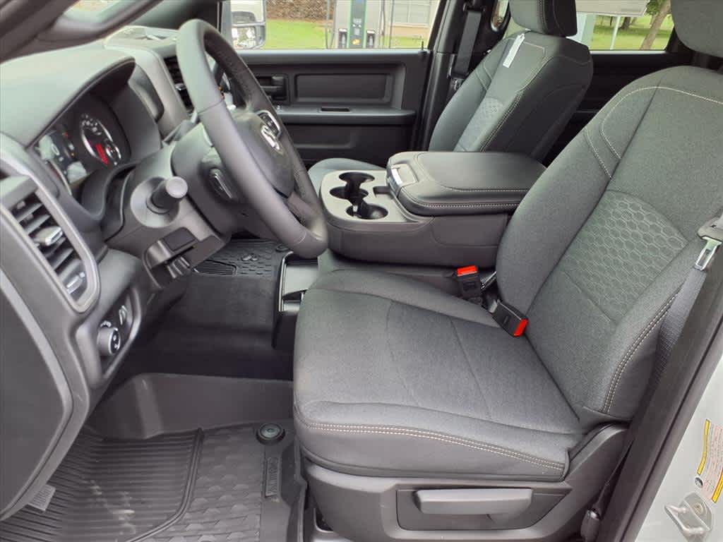 2026 RAM Ram 2500 RAM 2500 BLACK EXPRESS CREW CAB 4X4 6'4' BOX