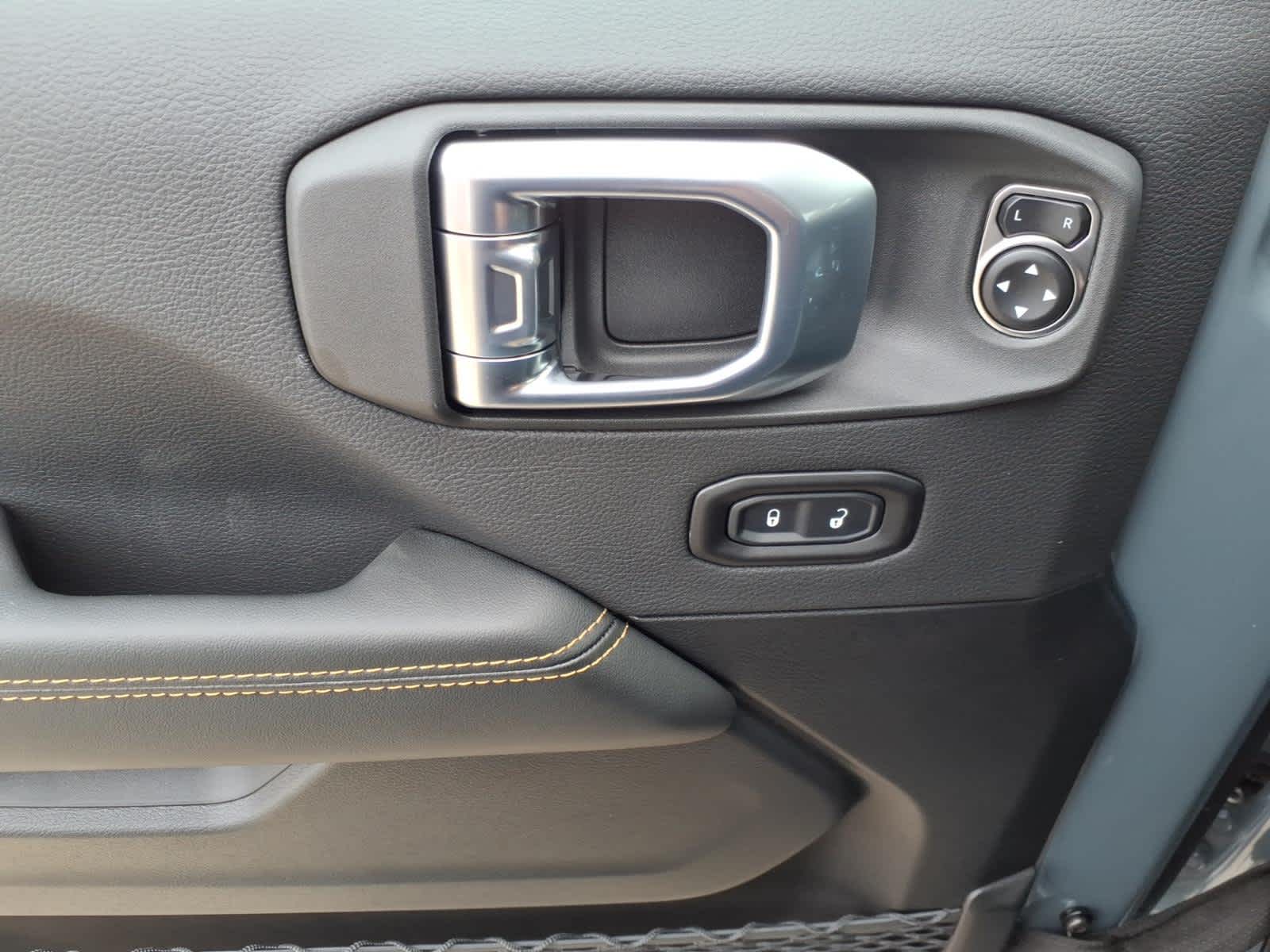 2026 Jeep Gladiator GLADIATOR SAHARA 4X4