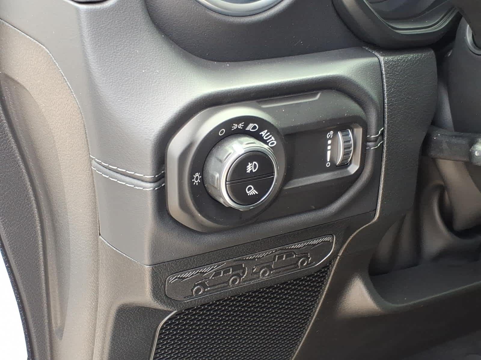 2026 Jeep Gladiator GLADIATOR SAHARA 4X4