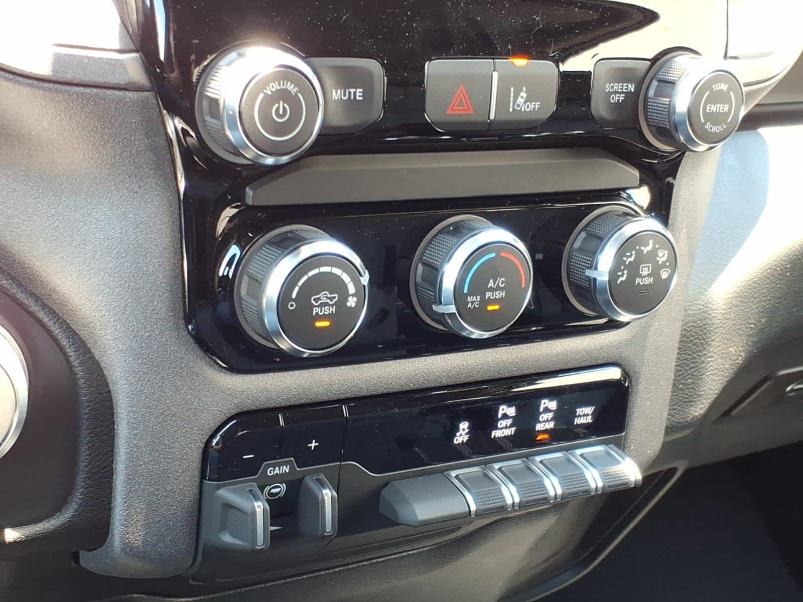 2026 RAM Ram 1500 RAM 1500 EXPRESS QUAD CAB 4X2 6'4' BOX