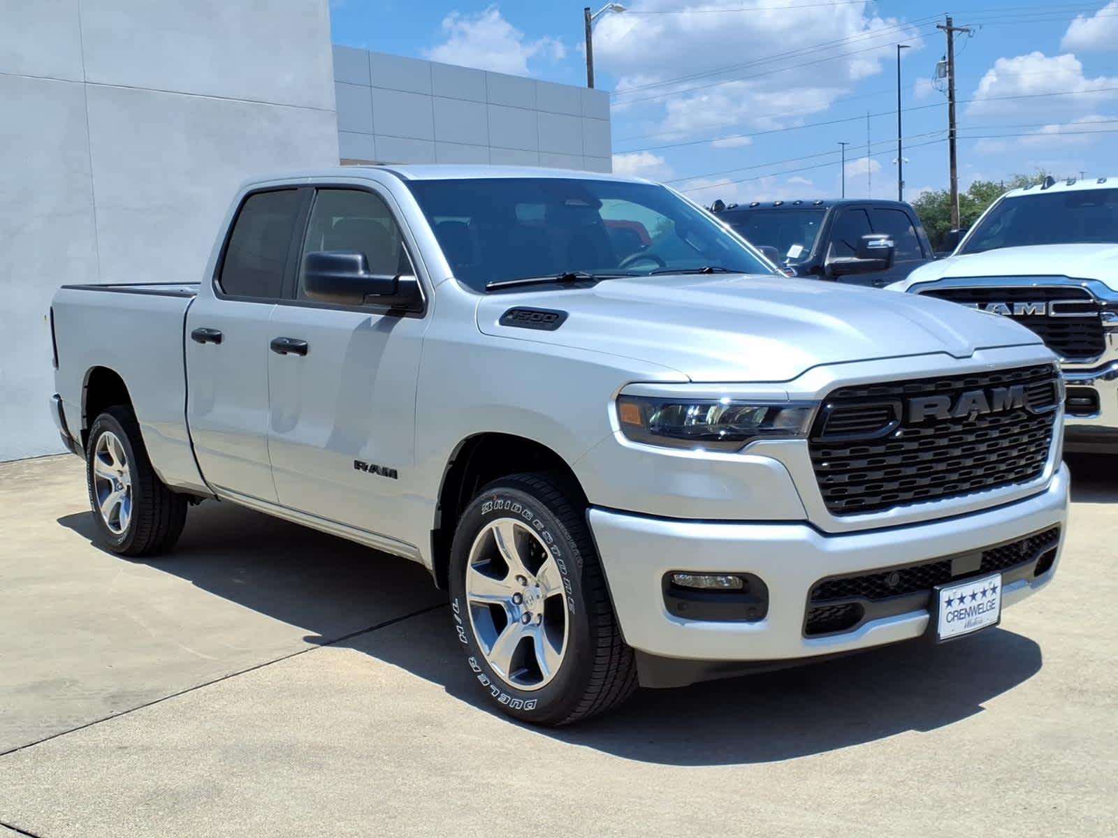 2026 RAM 1500 RAM 1500 EXPRESS QUAD CAB 4X2 6'4' BOX