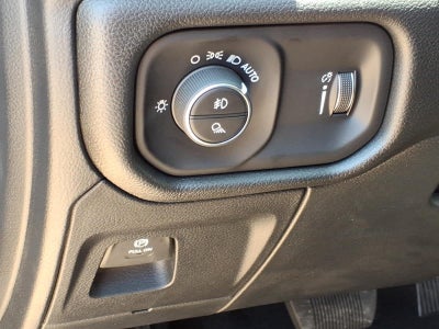 2026 RAM 1500 RAM 1500 EXPRESS QUAD CAB 4X2 6'4' BOX