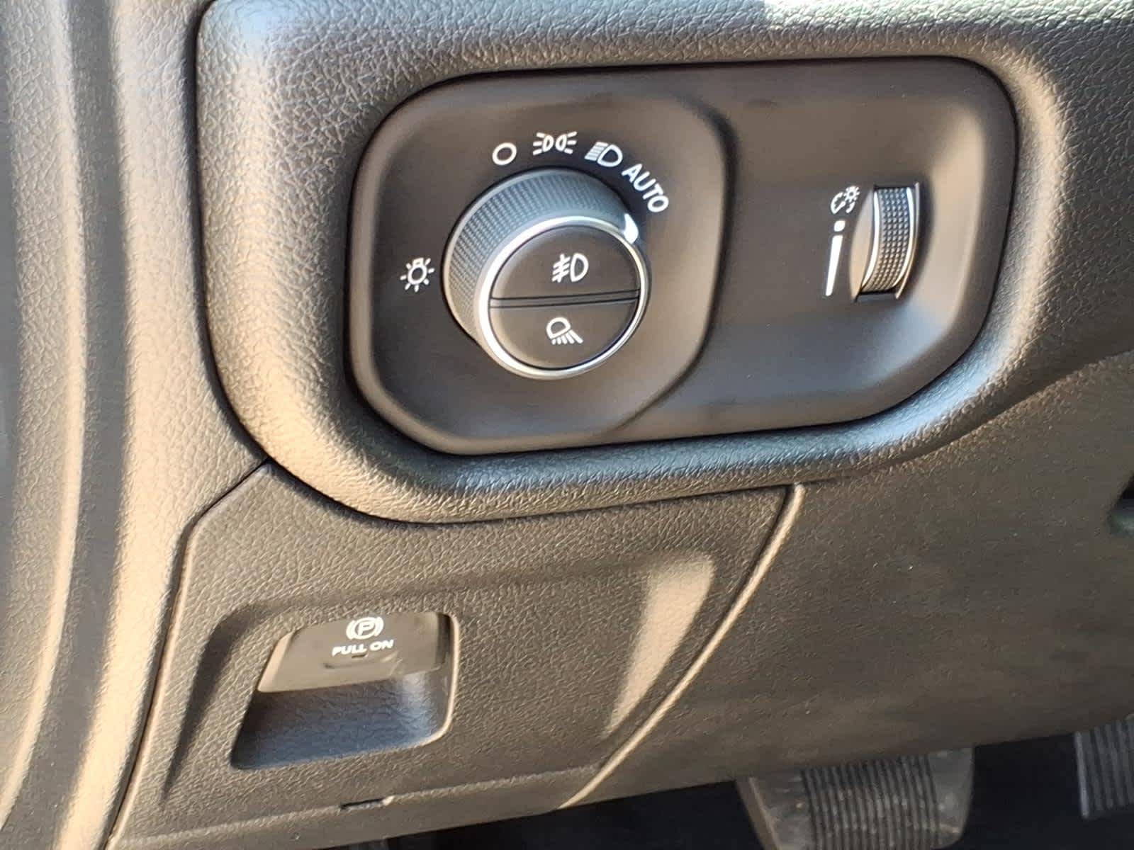2026 RAM 1500 RAM 1500 EXPRESS QUAD CAB 4X2 6'4' BOX