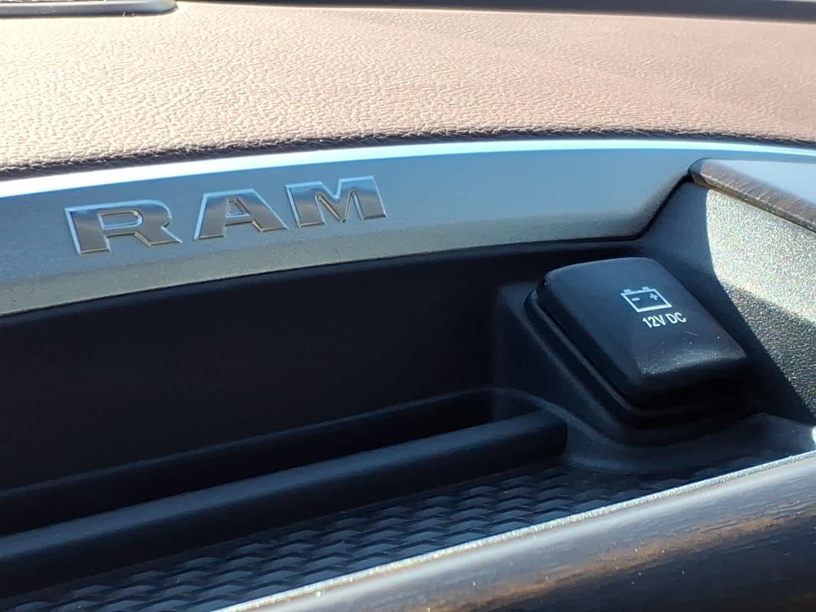 2021 RAM 1500 Laramie Crew Cab 4x4 5'7' Box