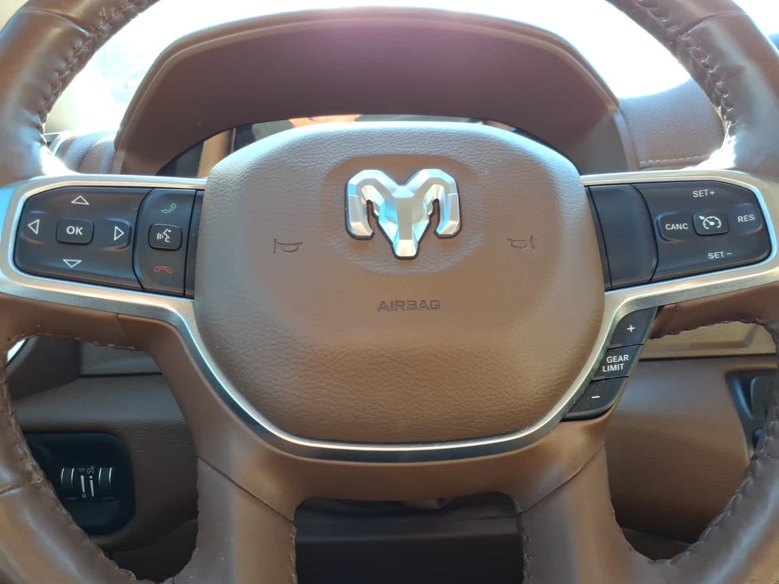 2021 RAM 1500 Laramie Crew Cab 4x4 5'7' Box