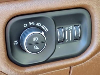2021 RAM 1500 Laramie Crew Cab 4x4 5'7' Box