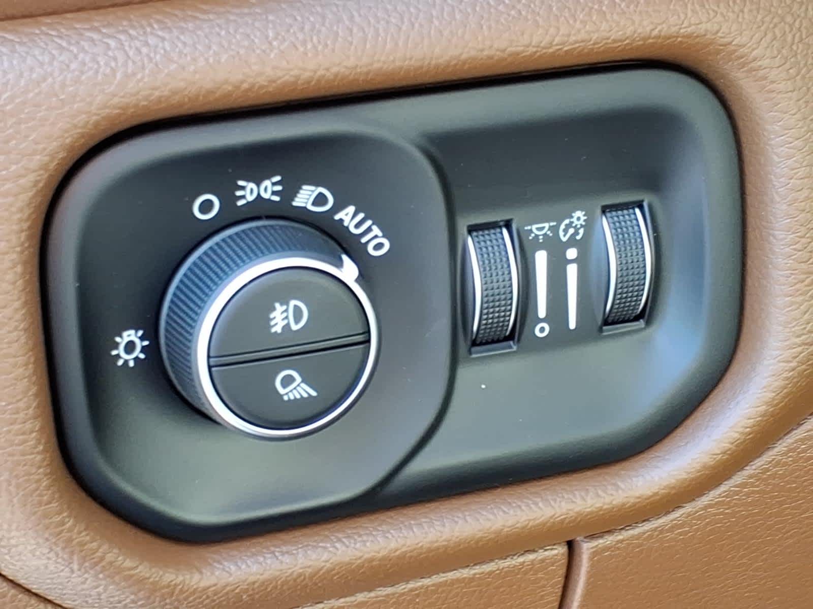 2021 RAM 1500 Laramie Crew Cab 4x4 5'7' Box