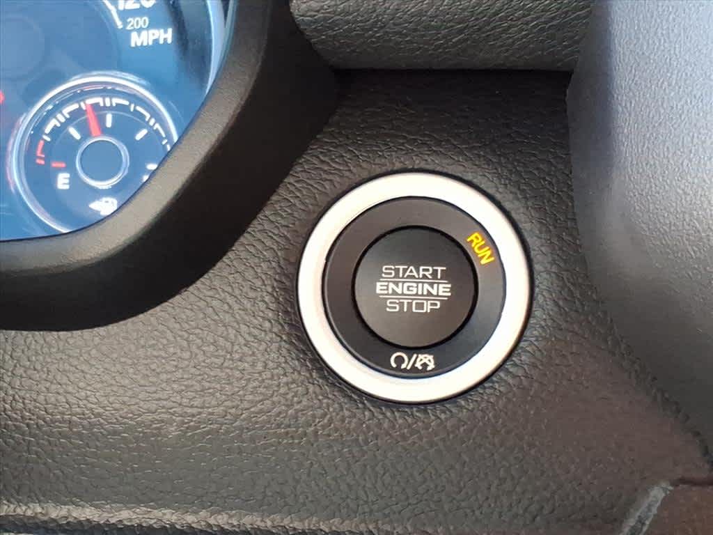 2023 RAM 1500 Laramie Crew Cab 4x4 5'7' Box