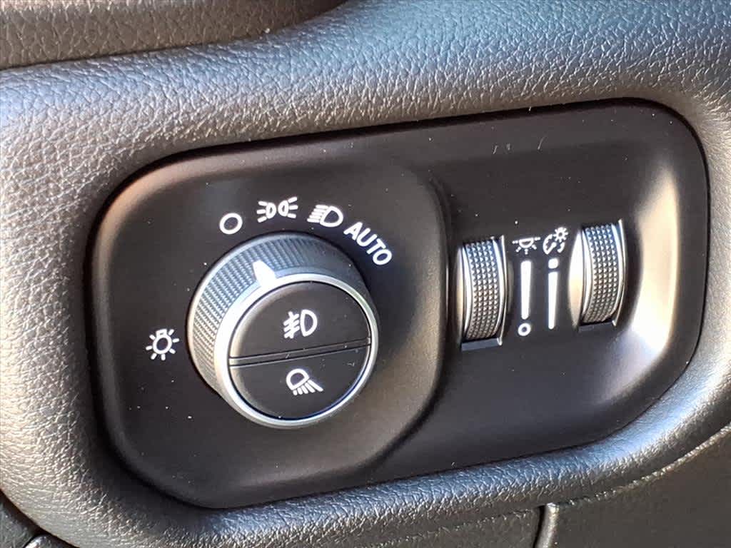 2023 RAM 1500 Laramie Crew Cab 4x4 5'7' Box