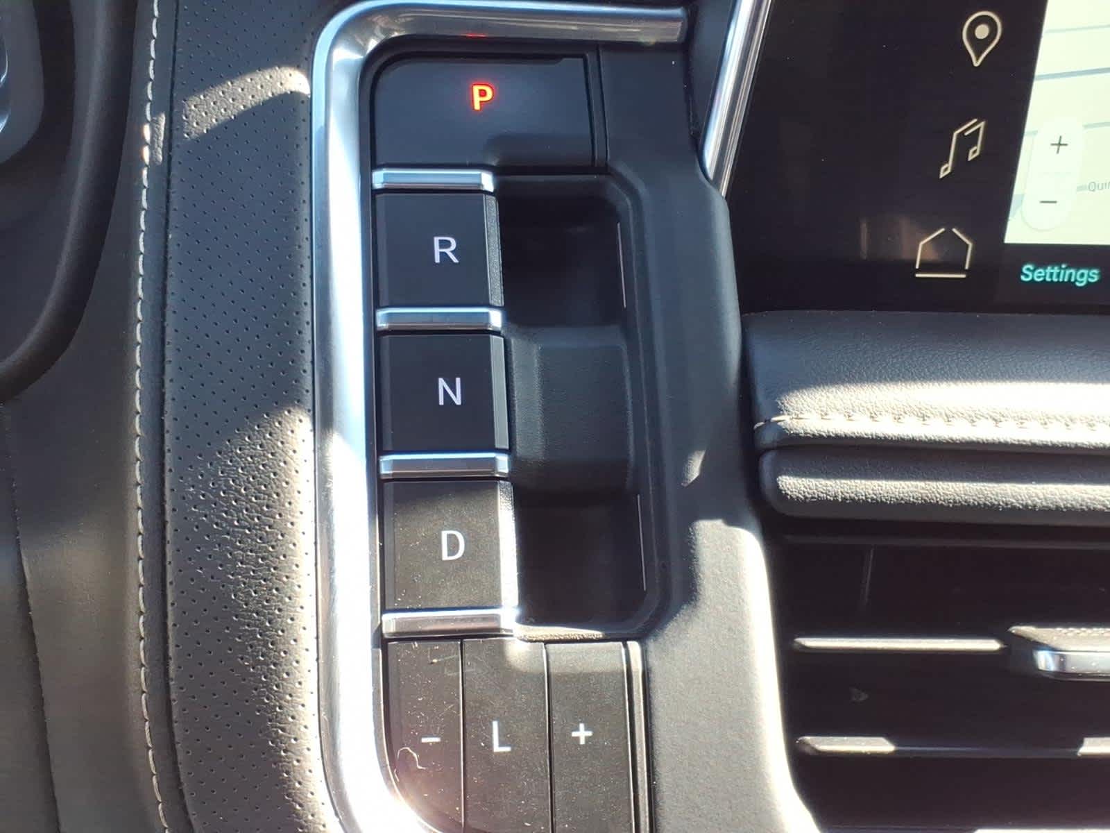 2023 GMC Yukon XL 4WD SLT