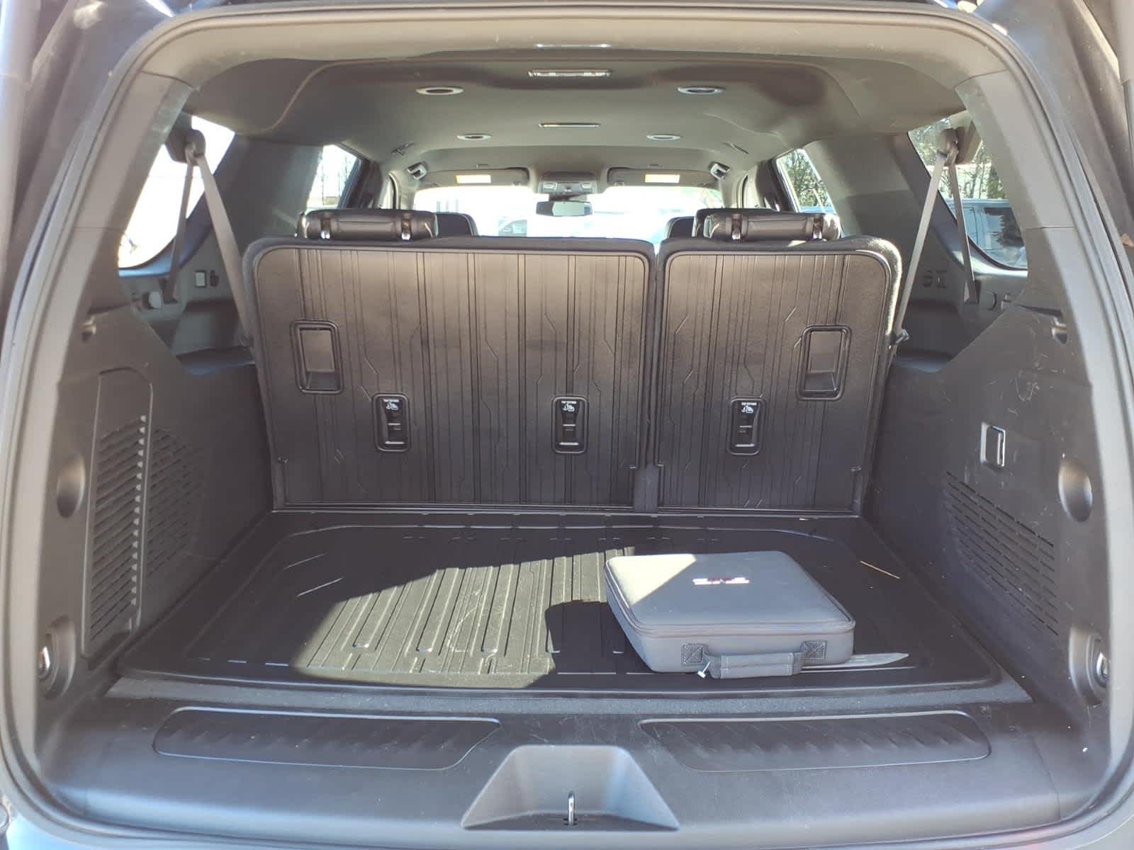 2023 GMC Yukon XL 4WD SLT