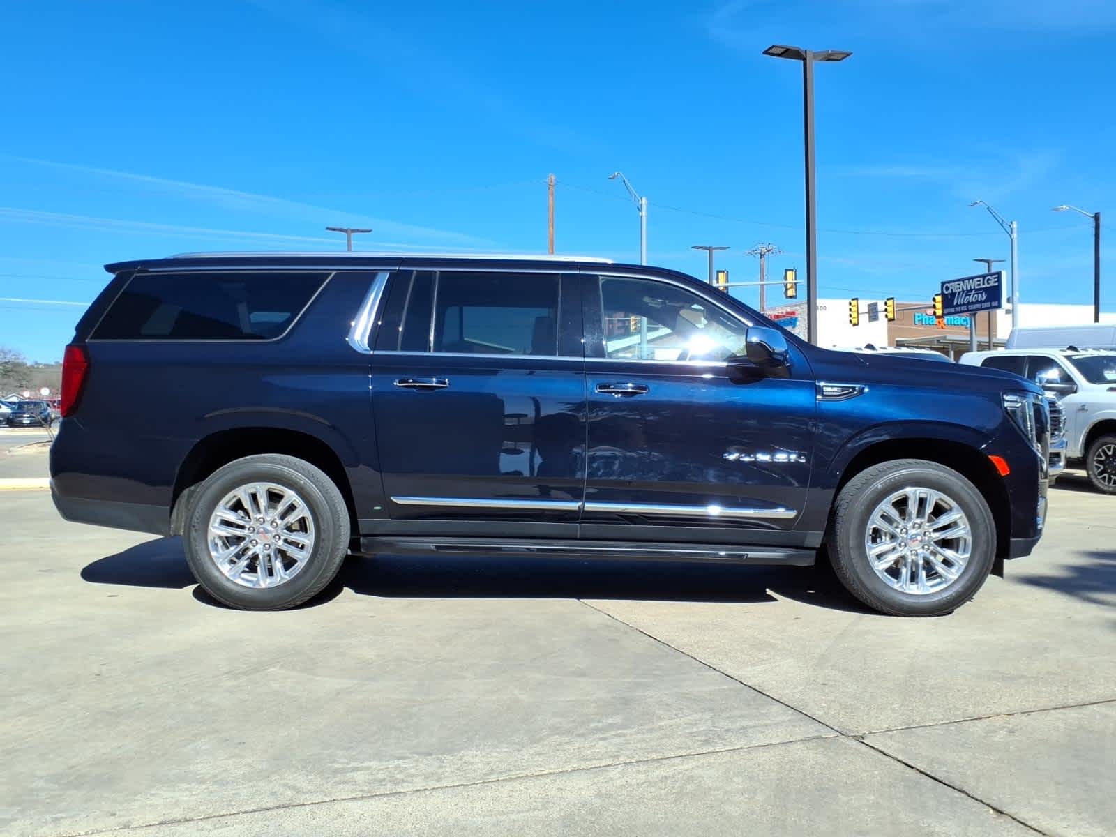 2023 GMC Yukon XL 4WD SLT