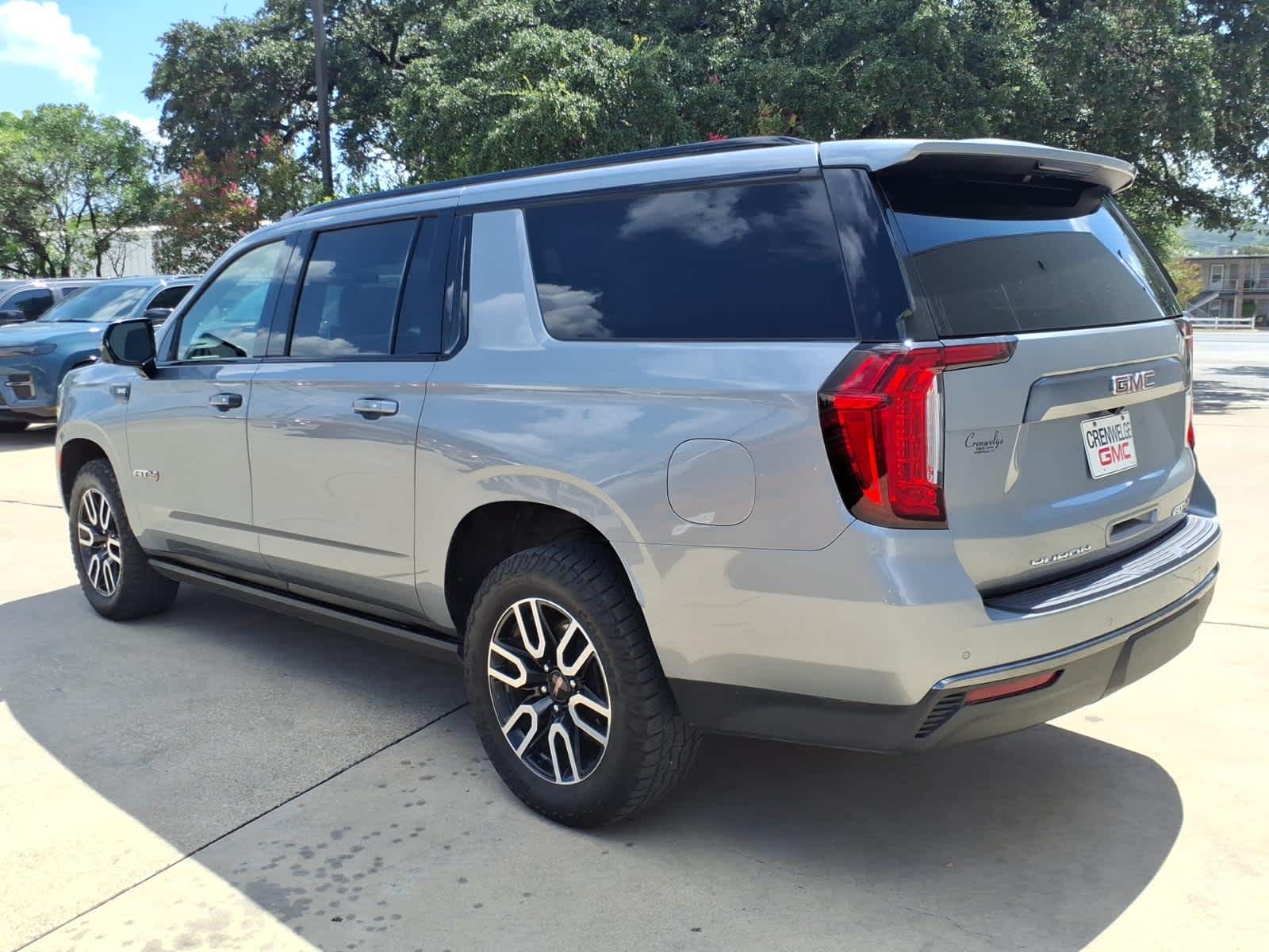 2023 GMC Yukon XL 4WD AT4