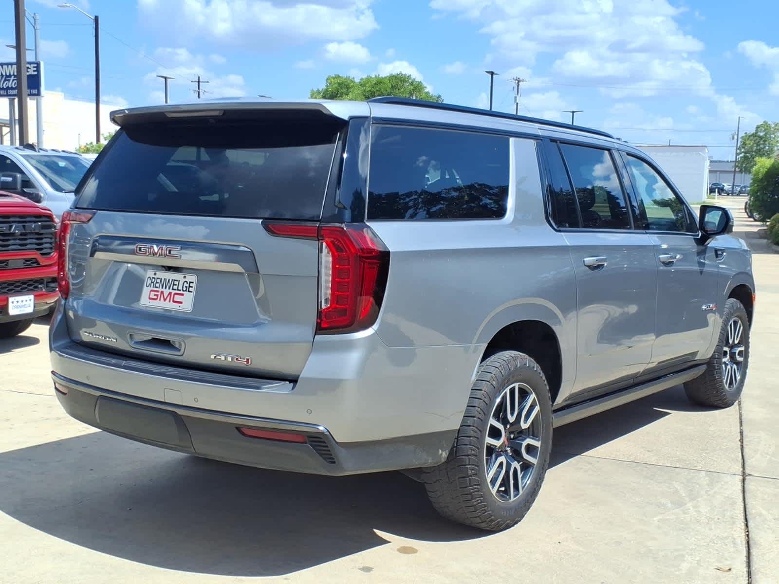 2023 GMC Yukon XL 4WD AT4