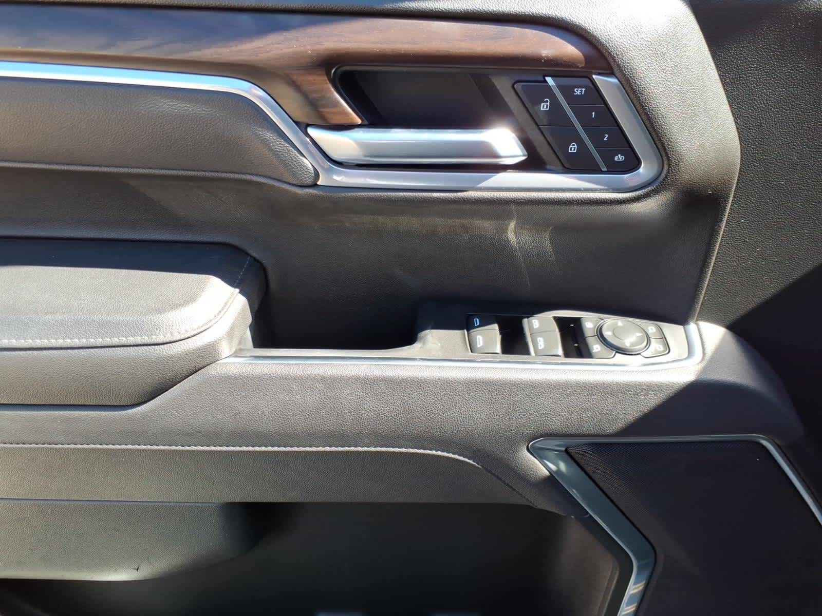 2025 GMC Sierra 1500 4WD Crew Cab Short Box SLT