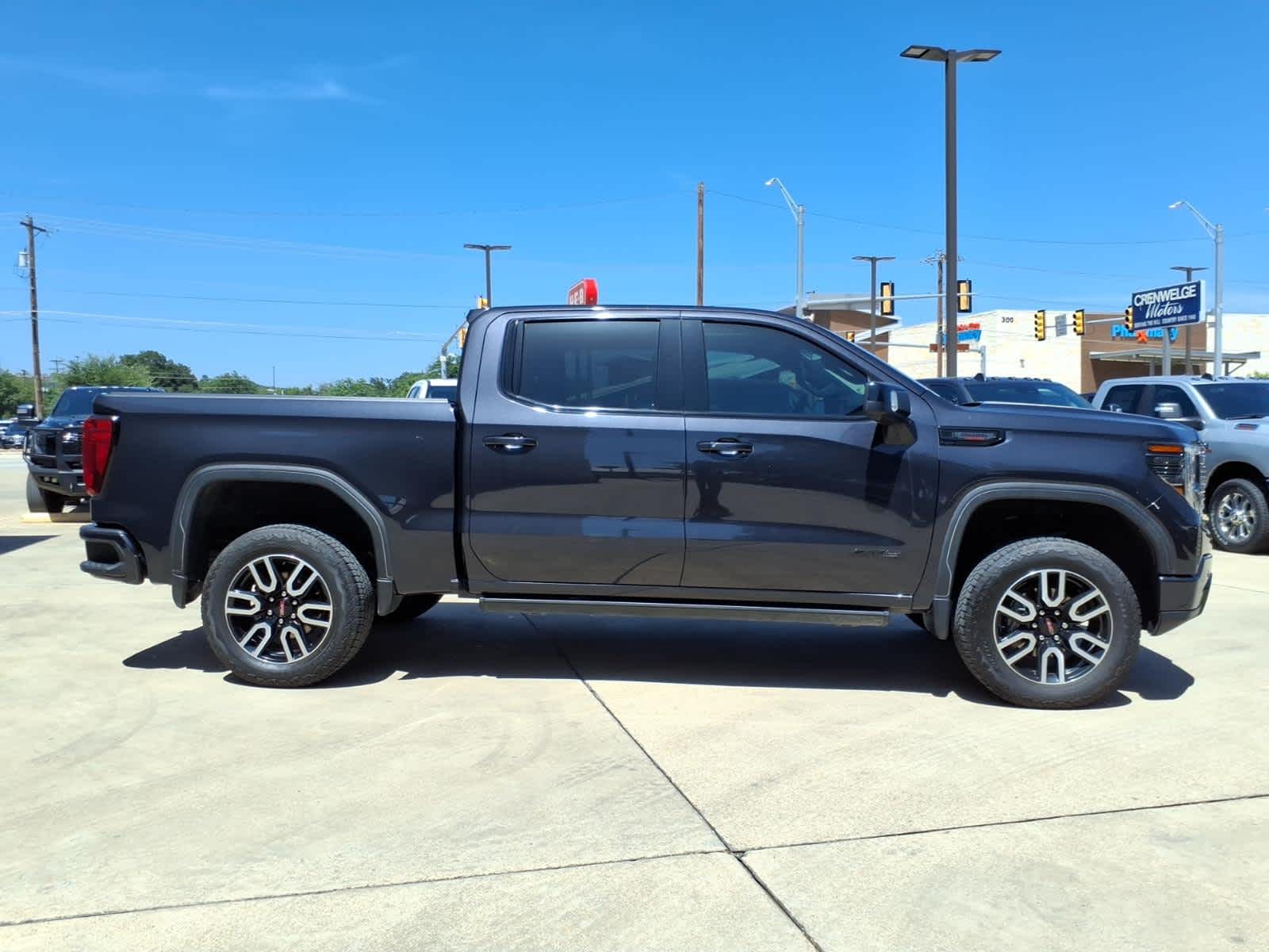 2023 GMC Sierra 1500 4WD Crew Cab Short Box AT4