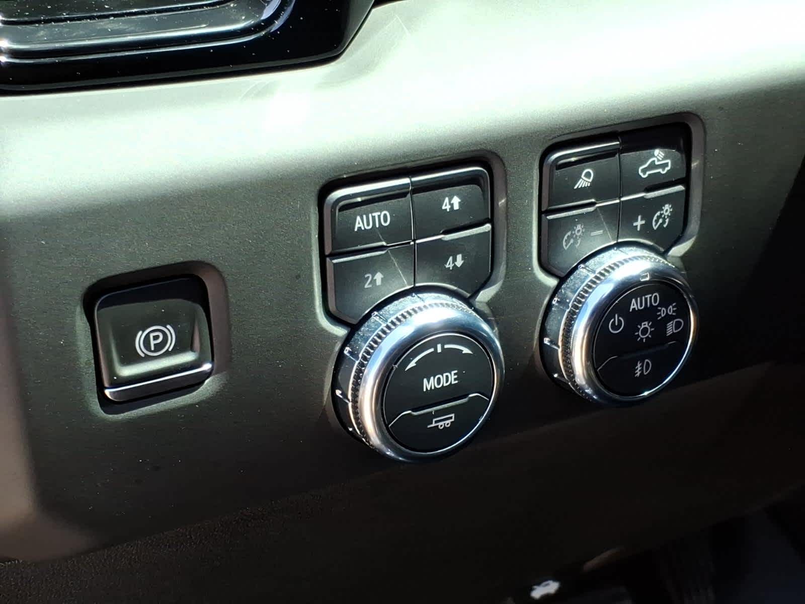 2023 GMC Sierra 1500 4WD Crew Cab Short Box AT4