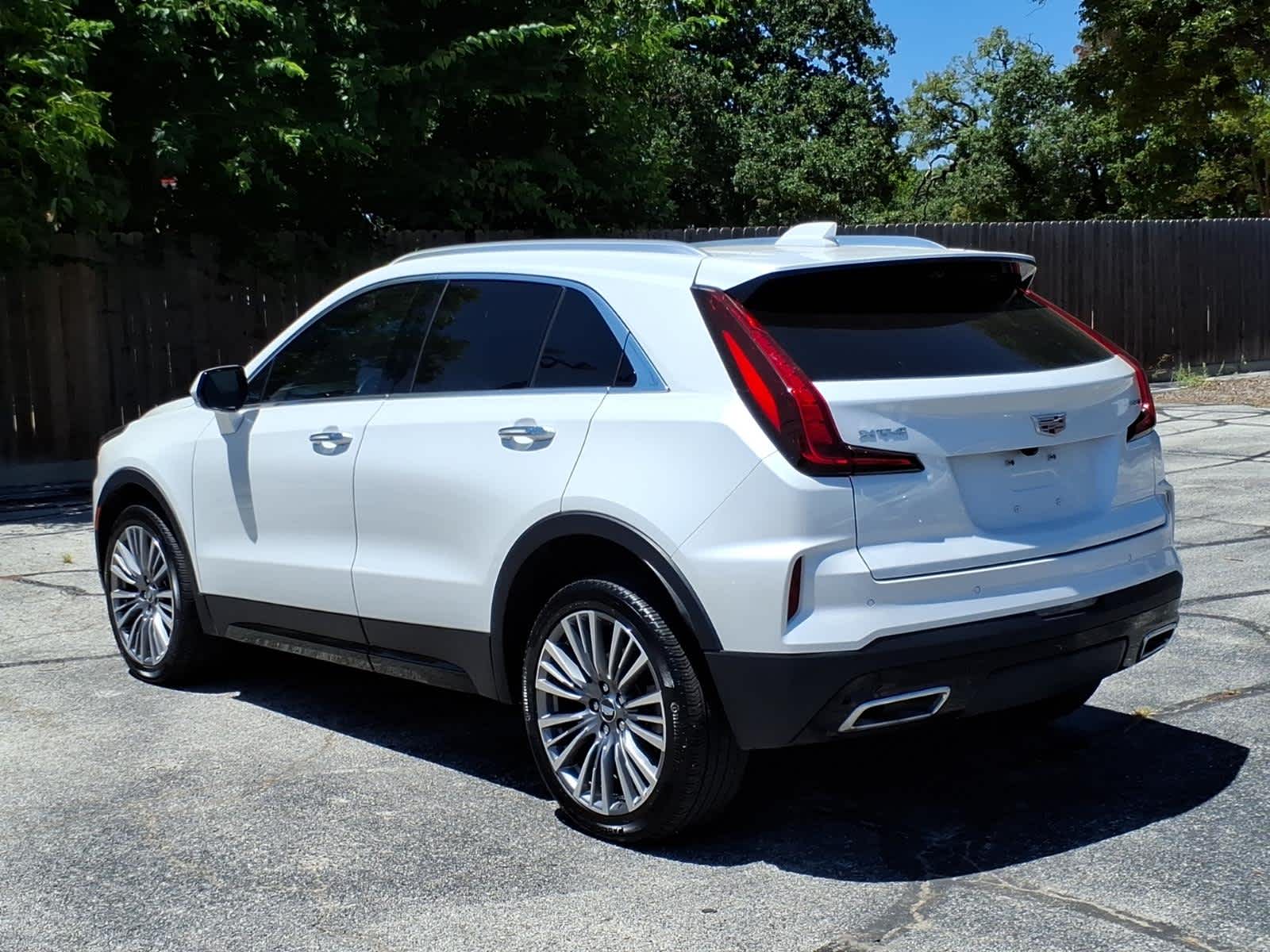 2024 Cadillac XT4 FWD Premium Luxury