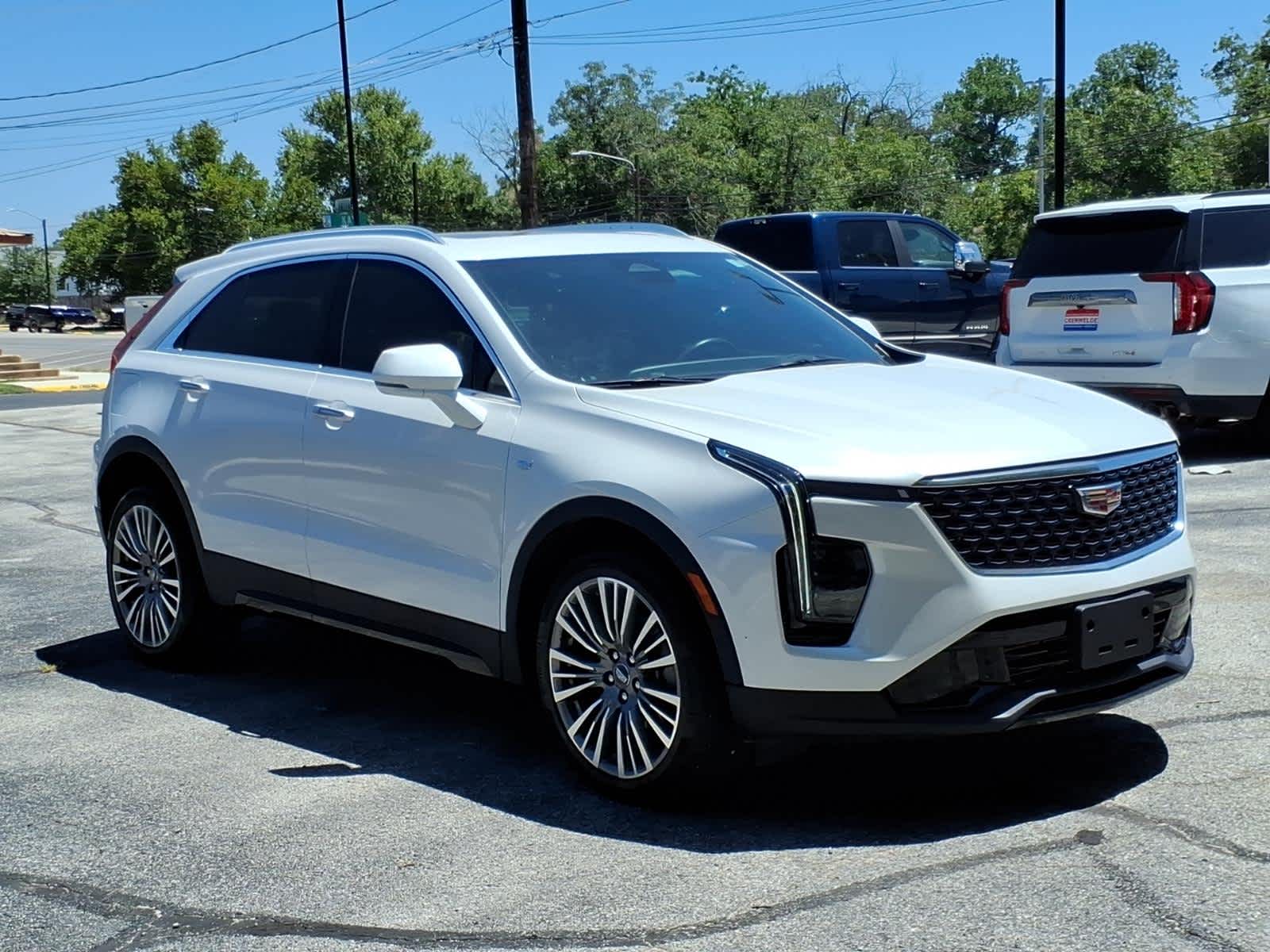 2024 Cadillac XT4 FWD Premium Luxury