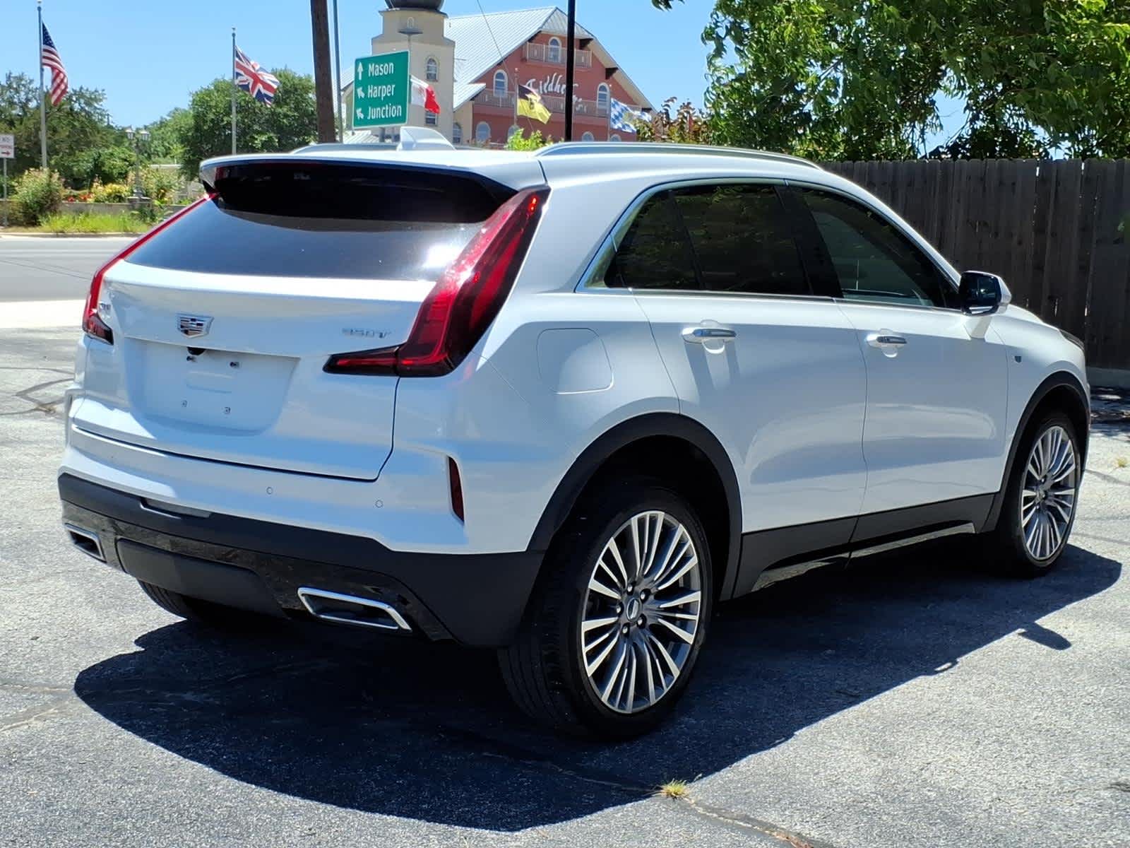 2024 Cadillac XT4 FWD Premium Luxury