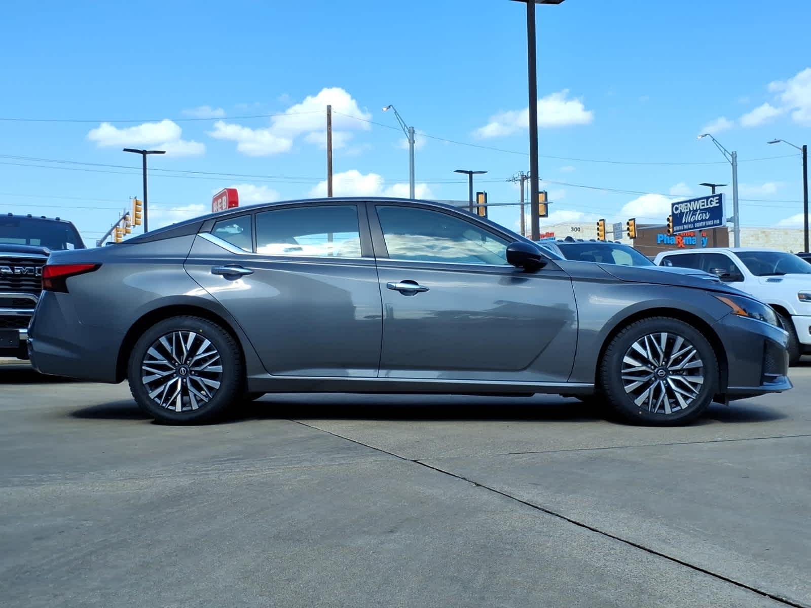 2025 Nissan Altima SV FWD