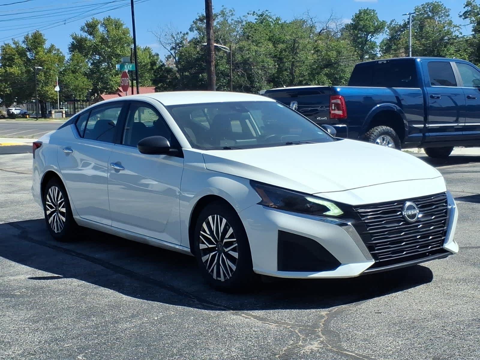 2025 Nissan Altima SV FWD