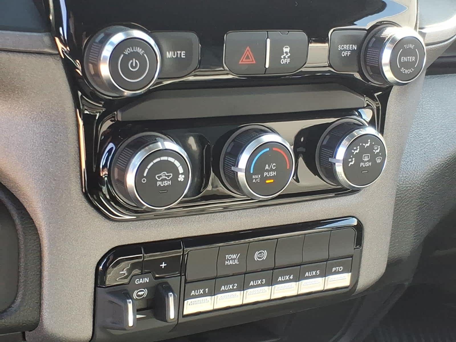 2026 RAM Ram 3500 Chassis Cab RAM 3500 TRADESMAN CREW CAB CHASSIS 4X4 60' CA