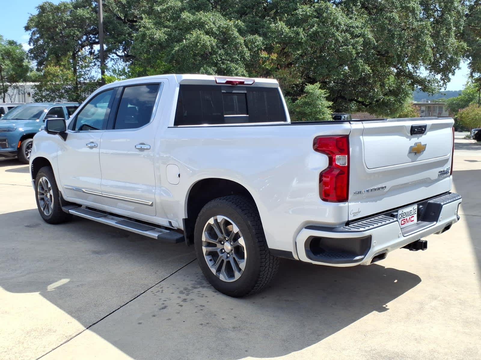 2023 Chevrolet Silverado 1500 4WD Crew Cab Short Bed High Country