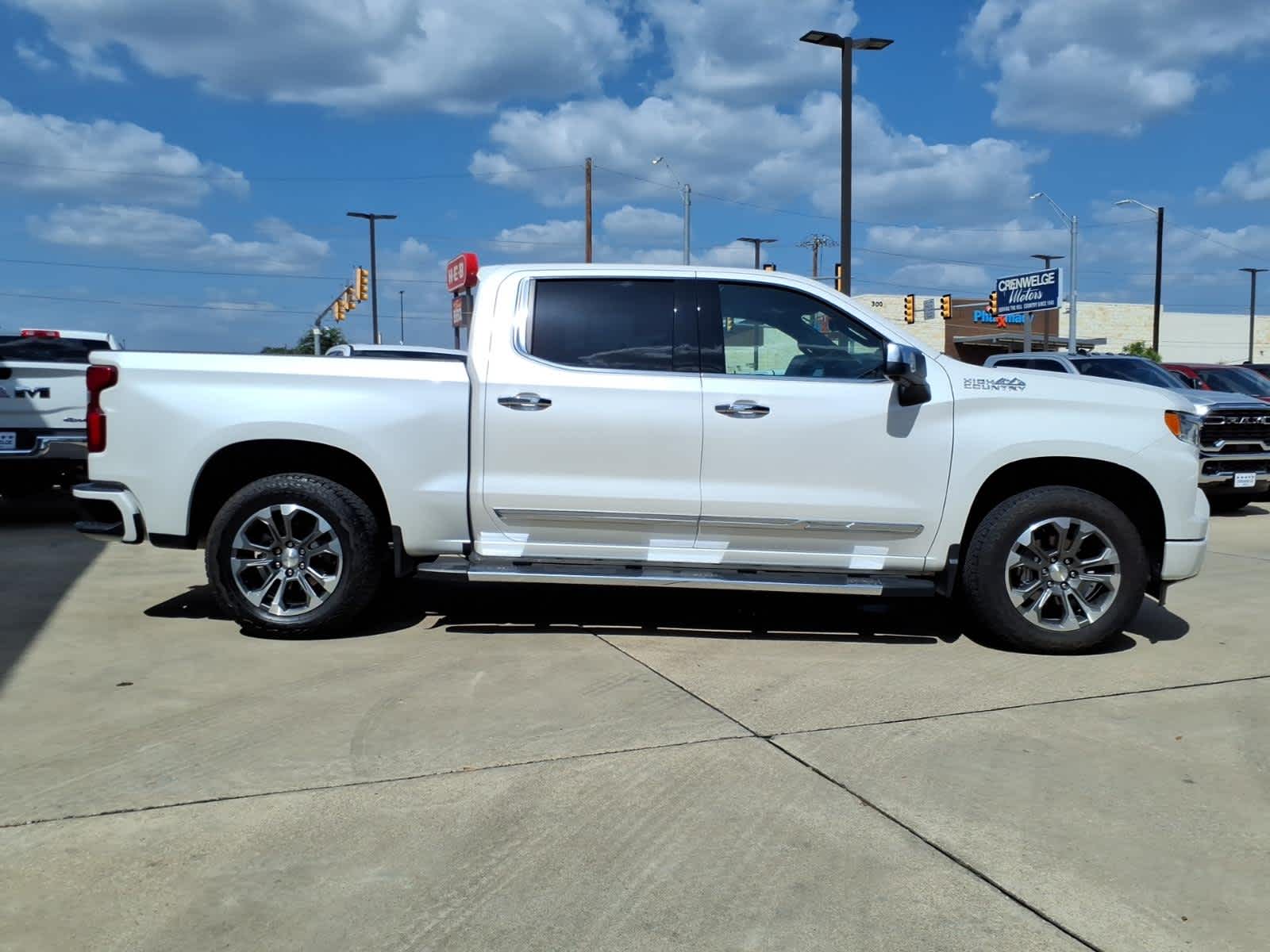 2023 Chevrolet Silverado 1500 4WD Crew Cab Short Bed High Country