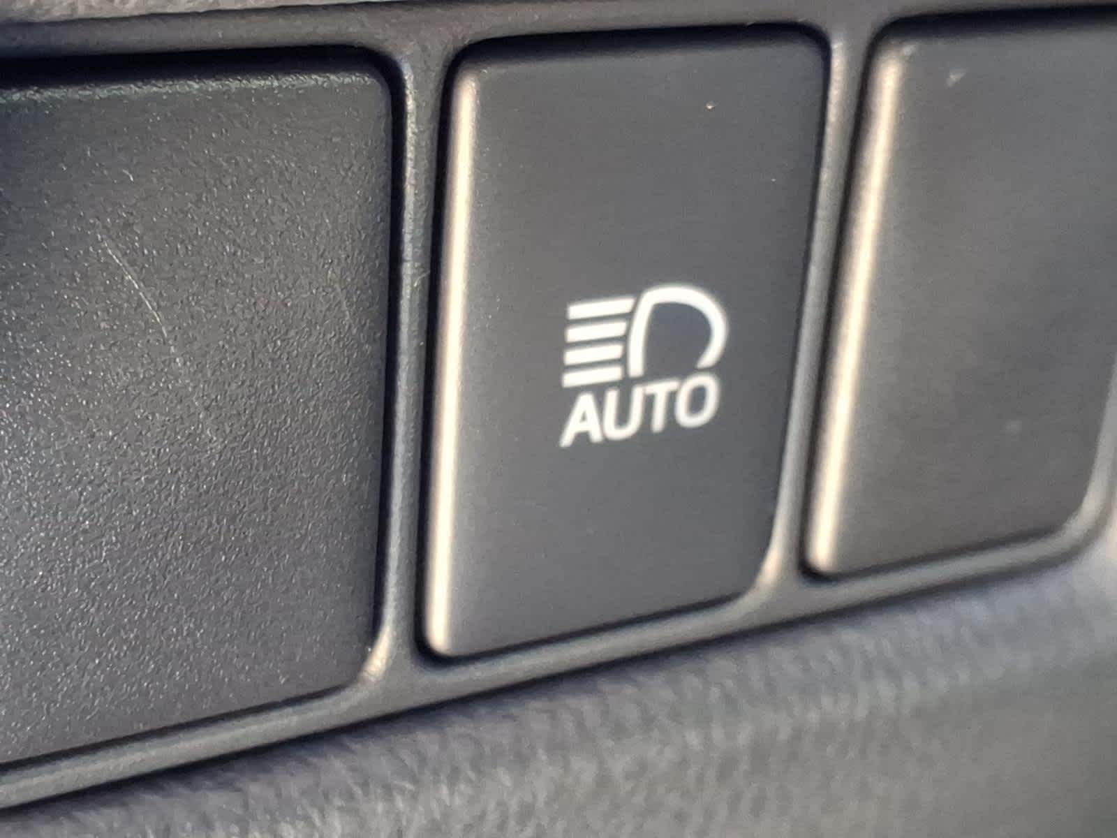 2022 Toyota C-HR XLE